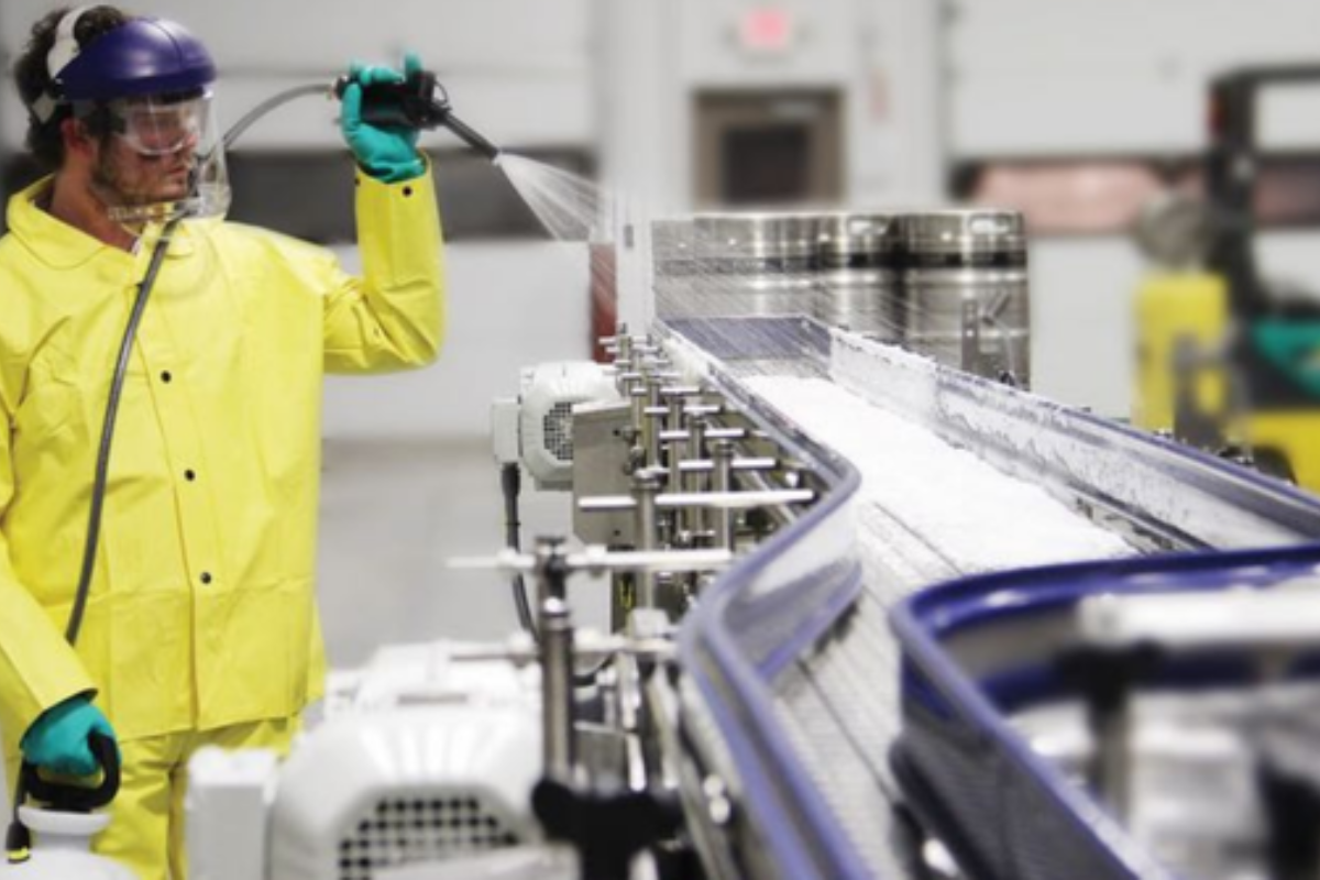 The Best Degreasers for Manufacturing Facilities